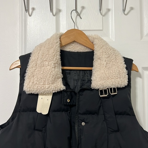 Oversized Black Puffer Vest with Sherpa Collar - Picture 2 of 3